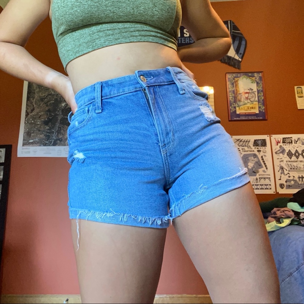 ❗️SOLD❗️Hollister high-waisted midi shorts